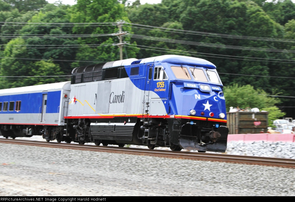 RNCX 1755 leads train 74 northbound 